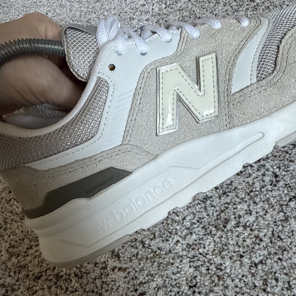 NEW BALANCE 997H Sneakers Shoes Women's Size 7.5 Beige White Gray CW997HCR - Picture 8 of 13